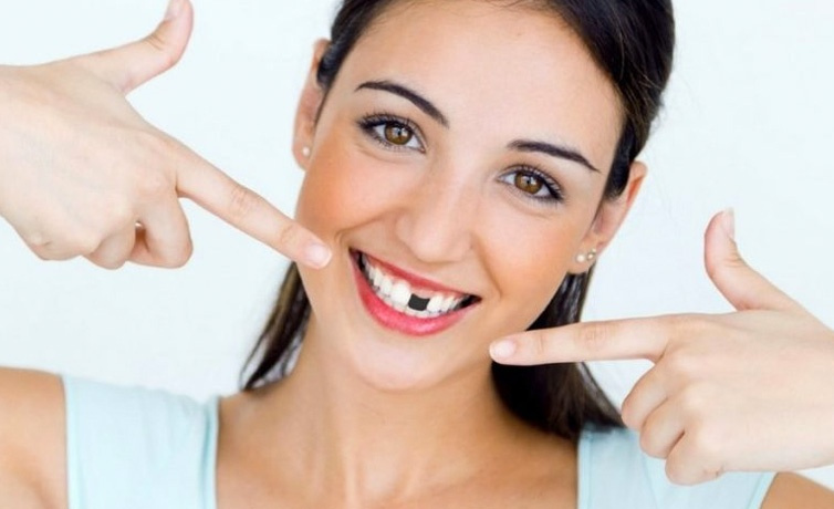 Yetersiz dişin hasarları çene kemiğinde erimeye yol açıyor!
