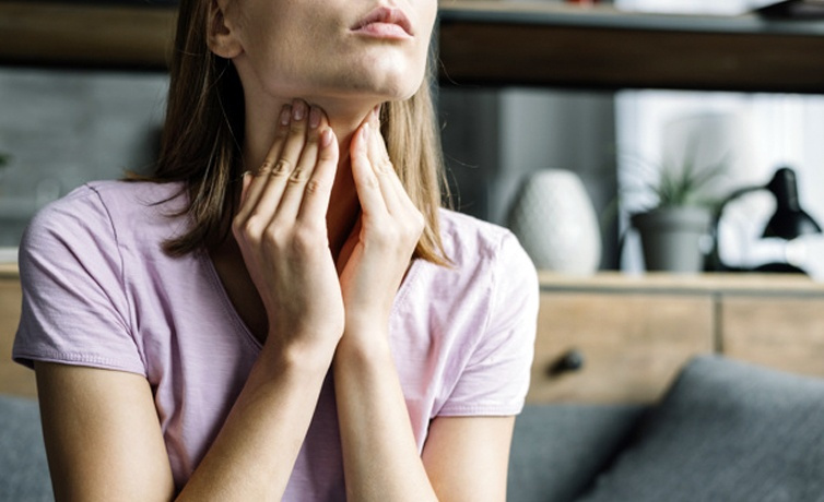 Boğaz ağrısı neden olur viral enfeksiyonlar en yaygın nedeni!