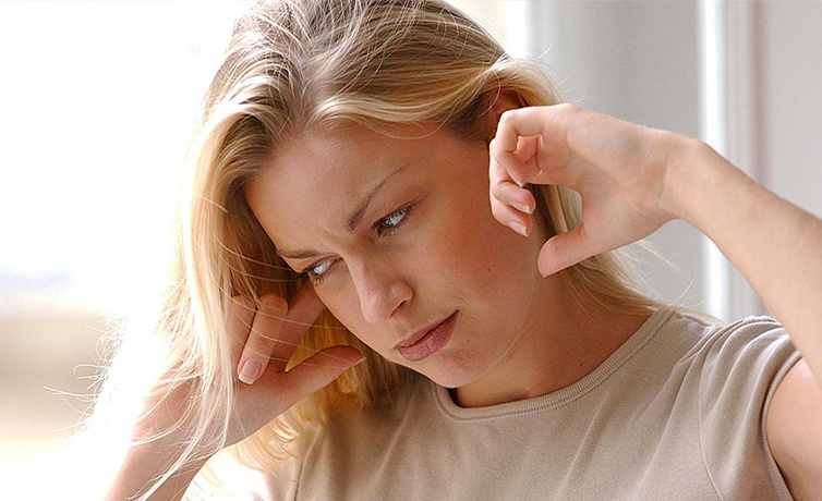 Kulak ağrıdene ne iyi kazanç sıcak kompres uygulayın!